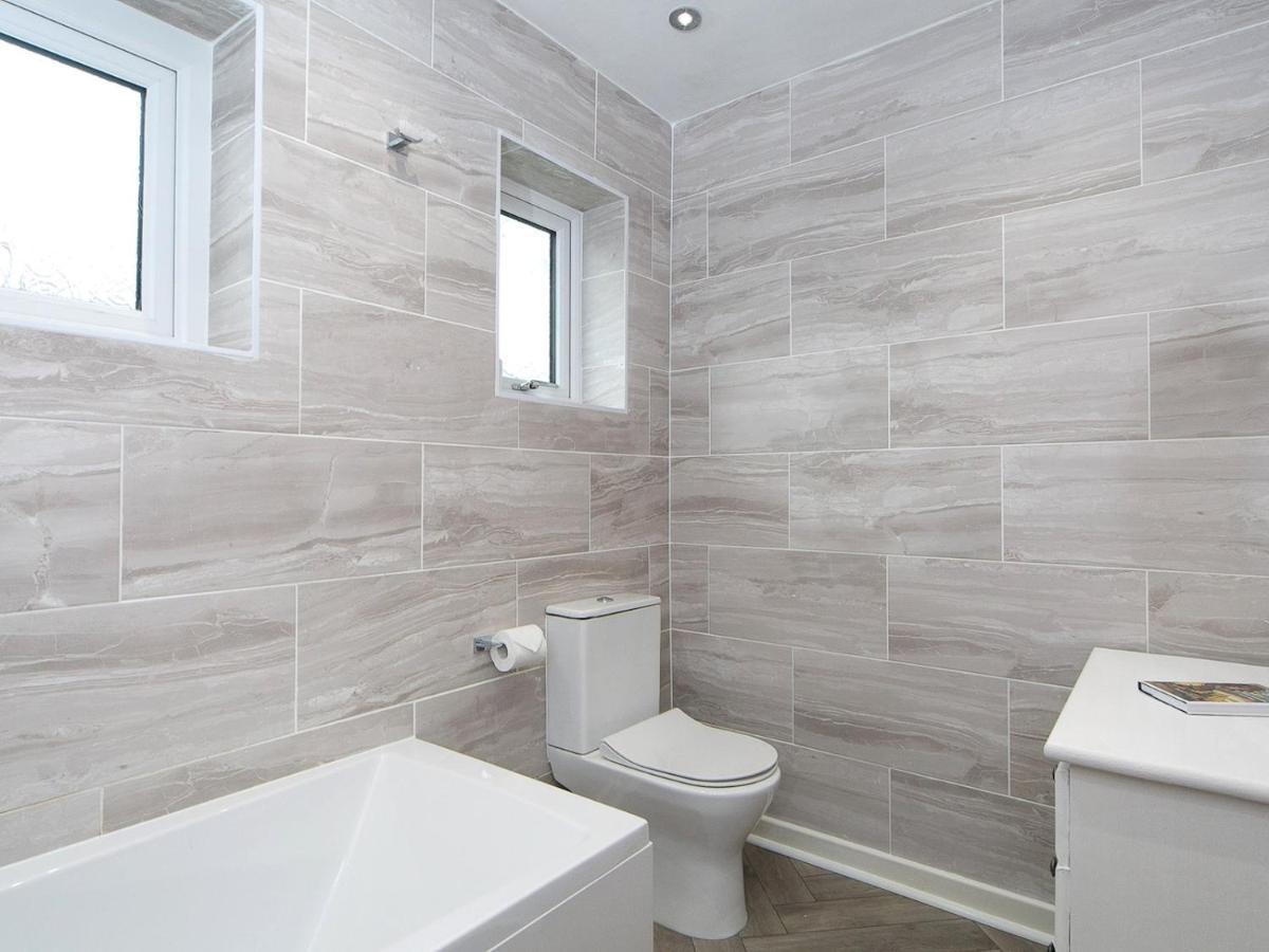 Pass The Keys Modern Coastal Home In Bull Bay Amlwch Exterior photo