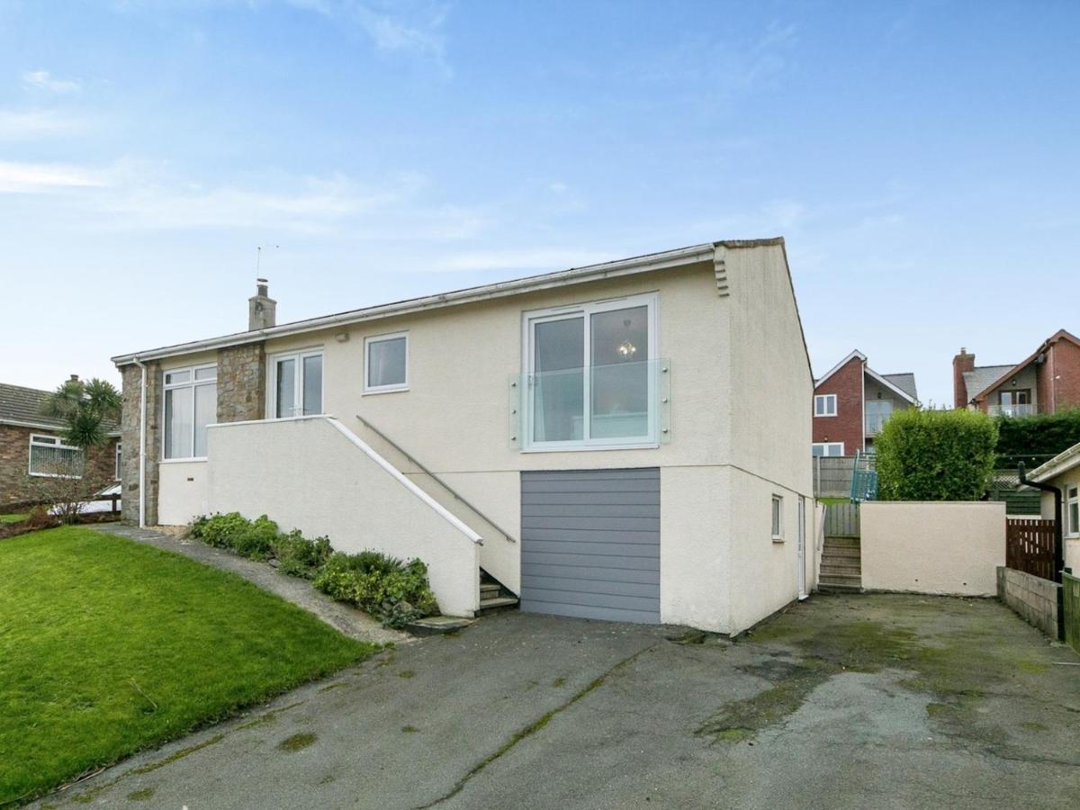 Pass The Keys Modern Coastal Home In Bull Bay Amlwch Exterior photo